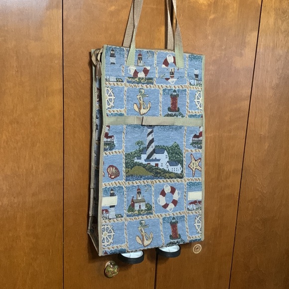 COASTAL THEMED TRAVEL BAG WITH WHEELS - Picture 7 of 11